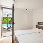 Larya House 도브로보