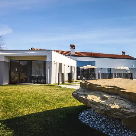 Larya House Daire Dobrovo