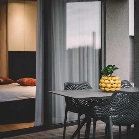 Larya House * Dobrovo