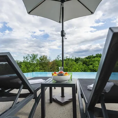 Larya House Lejlighed Dobrovo